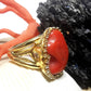 Anello di corallo rosso italiano con zirconi in argento 925 placcato in oro giallo 18 kt artigianato del corallo di torre del greco