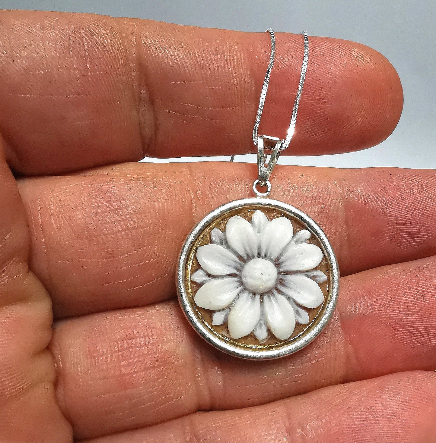 Catenina con Ciondolo cammeo sardonico fiore 8 petali in argento 925 rodiato