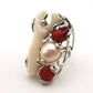 Anello con ramo di corallo bianco, corallo rosso naturale e perla barocca in argento 925 rodiato