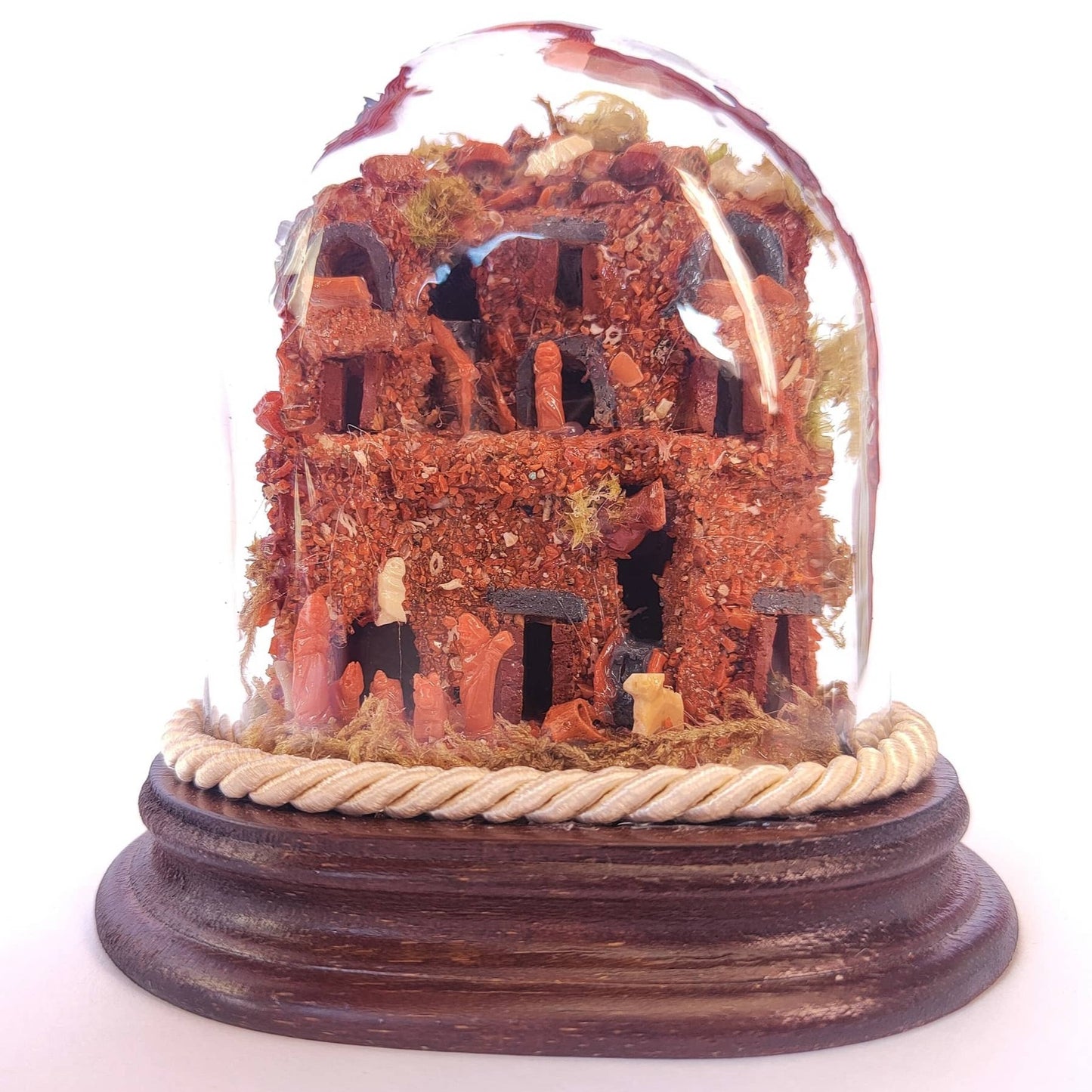presepe artigianale in stile antico di corallo rosso autentico in campana di vetro ovale